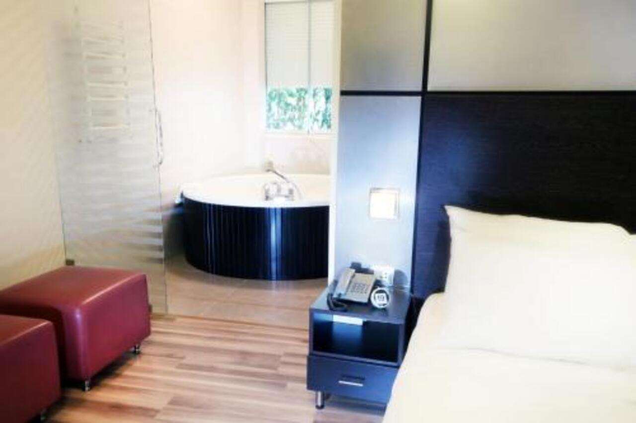 Aparthotel Chrome - 4*